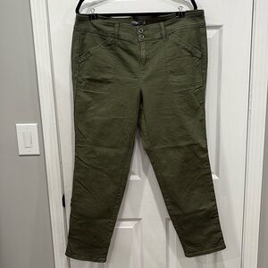 Torrid women’s cropped twill Aviator pant SZ 18